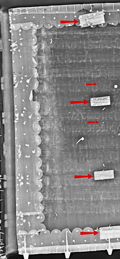 Red arrows indicate metal braces adhered to the wooden boards